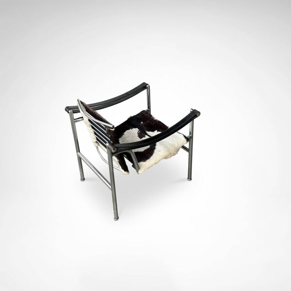 Fauteuil en peau de poney LC1 par Le Corbusier et al pour Cassina années 1980.