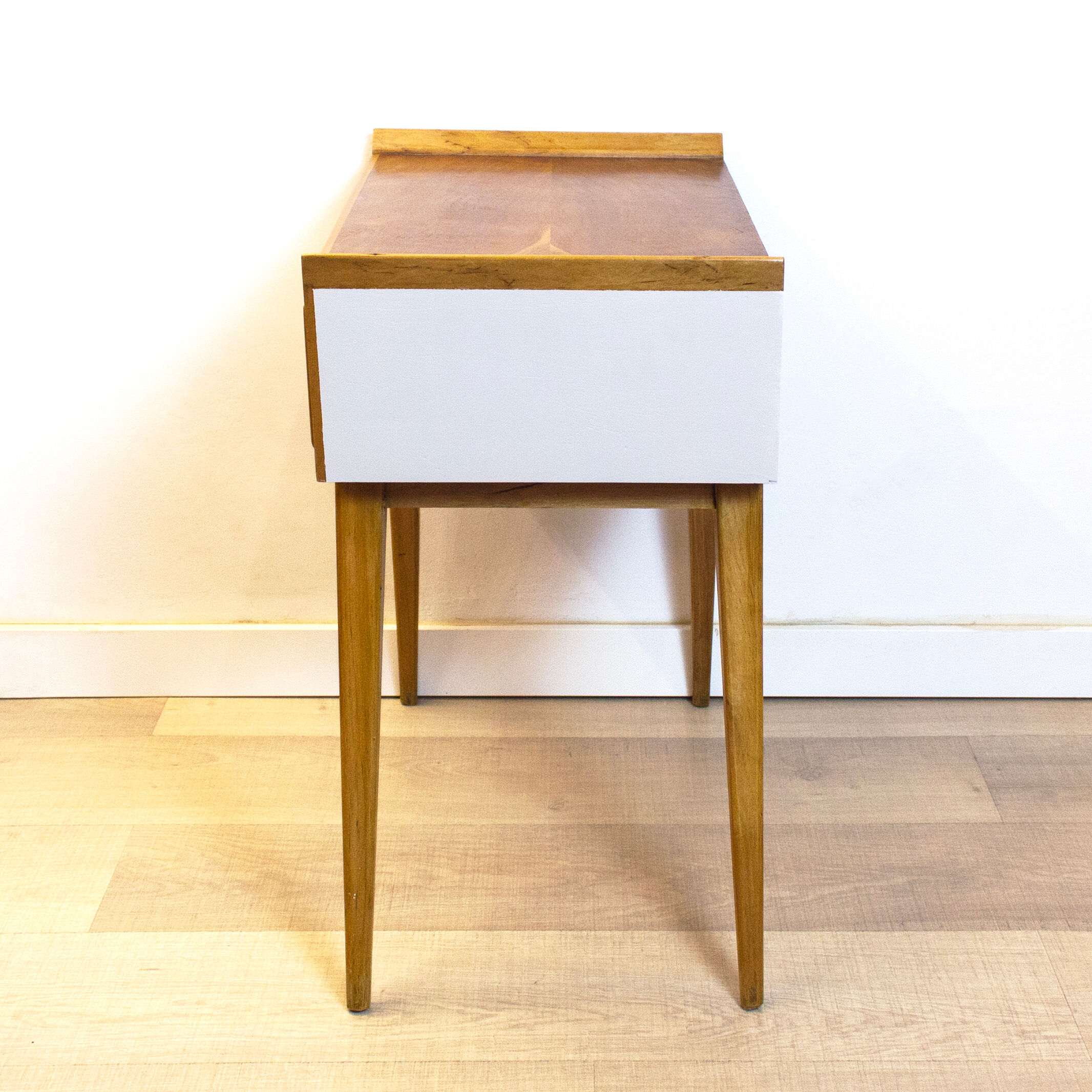 Table de chevet du milieu du siècle, Espagne, années 1950