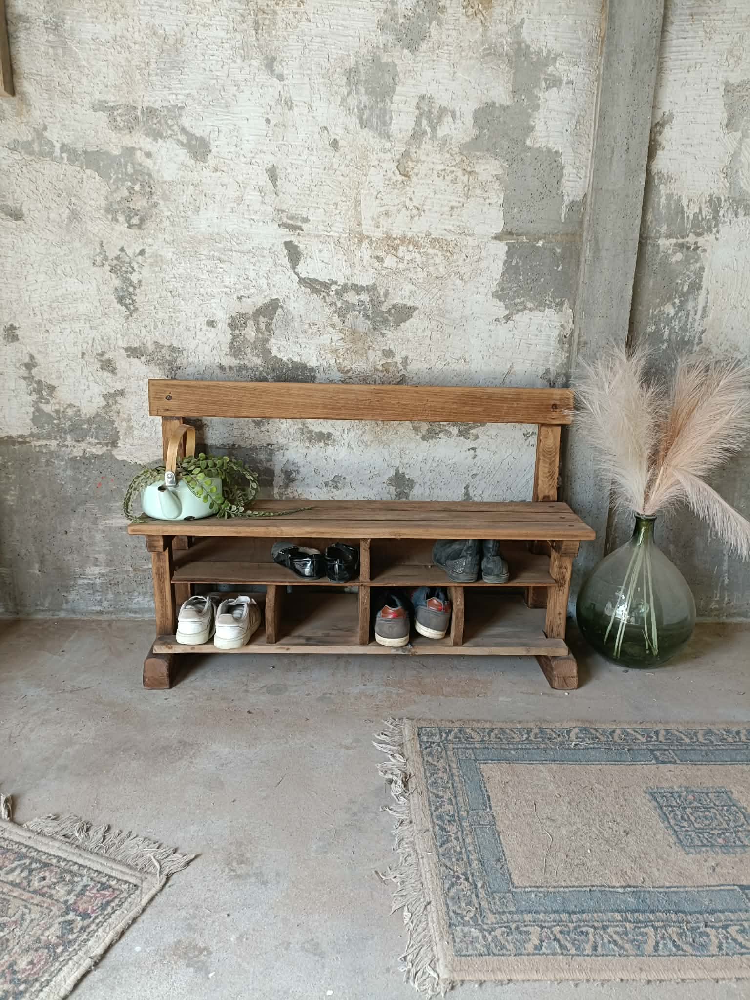 Entrance bench