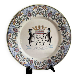 Brittany Early 20th Century: Huge Dish With Coats Of Arms And Dogs With Hand-Painted Decor