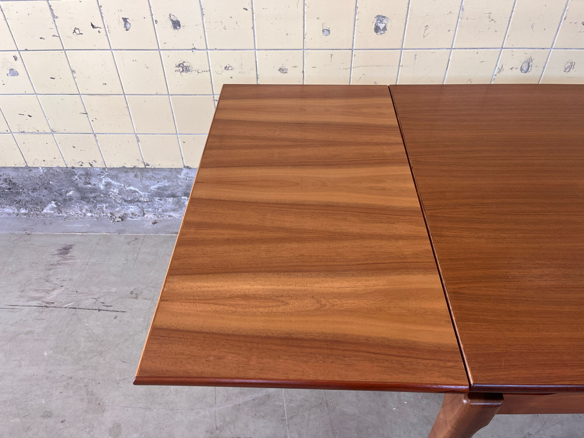 Table à manger en teck vintage