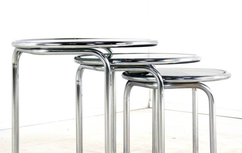 Italian round chrome nesting tables with smoked glass - set of 3
