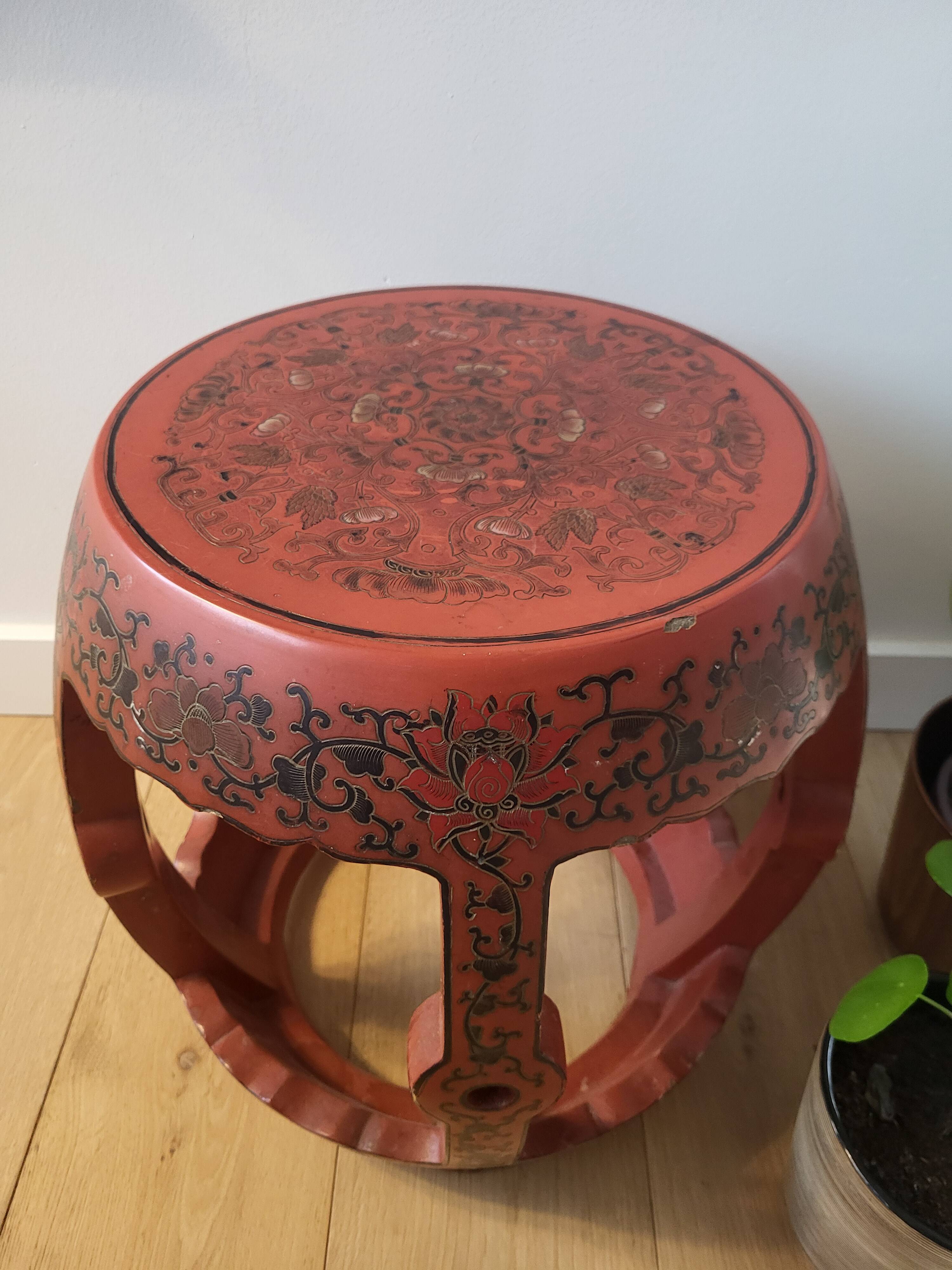 Tabouret, table d'appoint en bois laqué rouge, Chine
