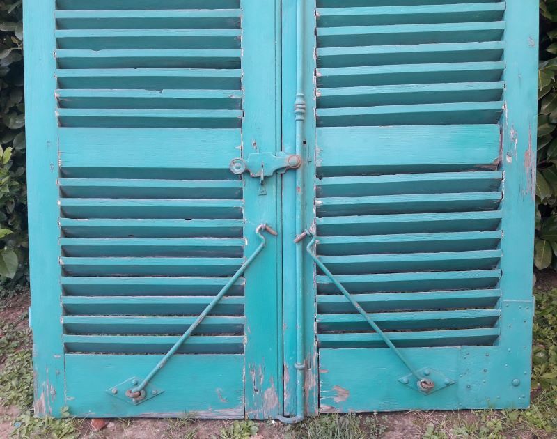Pair of louvered shutters H220xW120cm