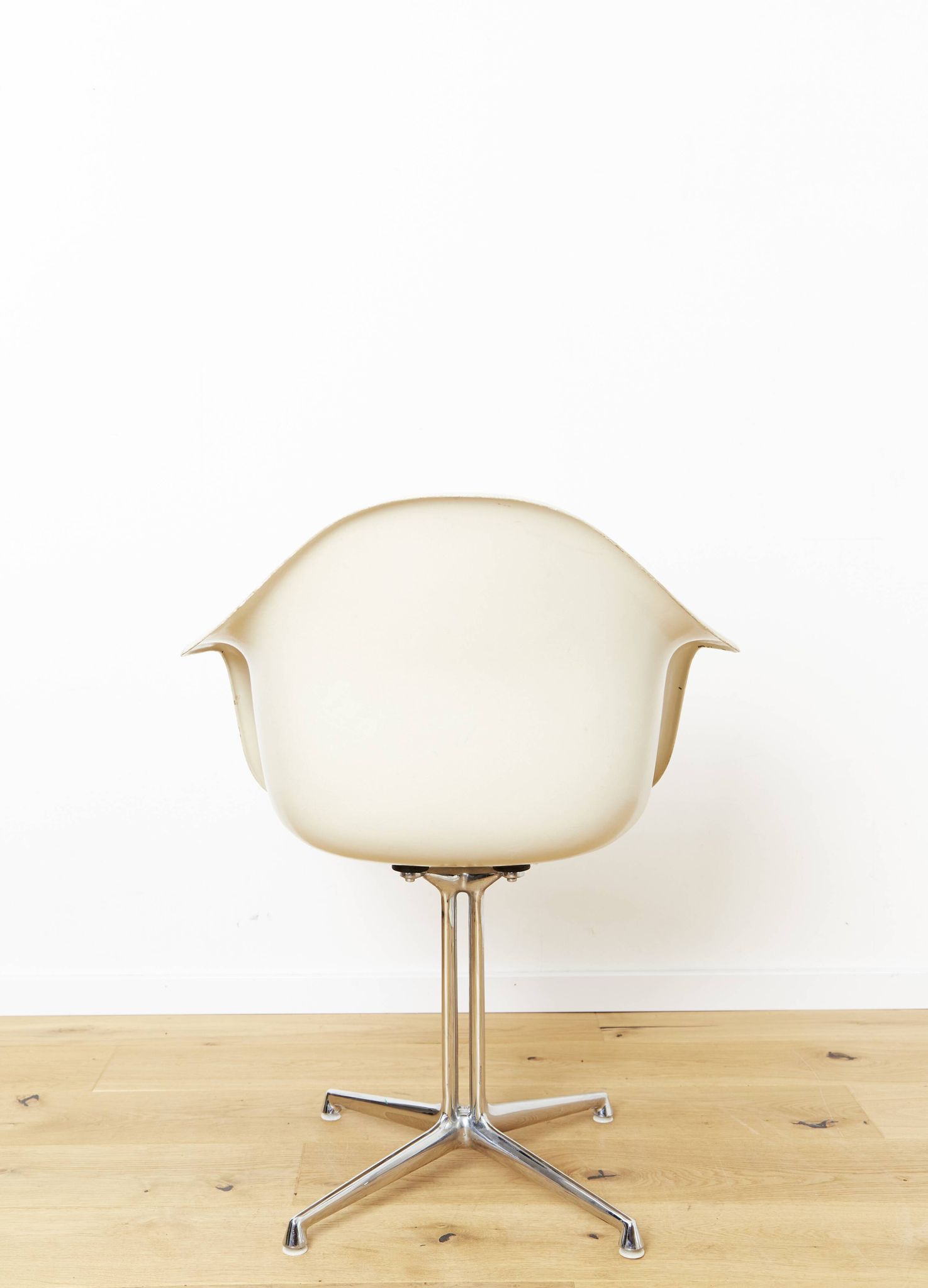 Off-White La Fonda Fiberglas Chair by Charles & Ray Eames for Herman Miller