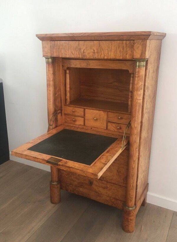 Secrétaire Empire en ronce de noyer à colonnes détachées, à abattant et tiroir secret