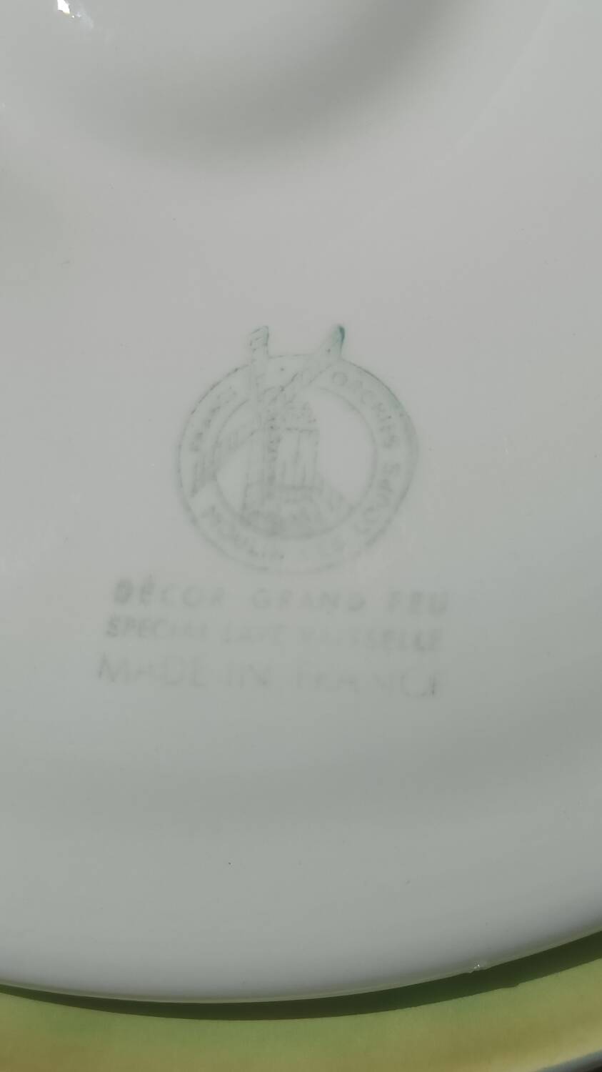 Seafood earthenware plates