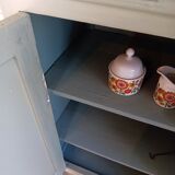 Green Parisian buffet