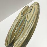 Panneau en hêtre peint et sculpté à la main représentant la Sainte Famille, Italie