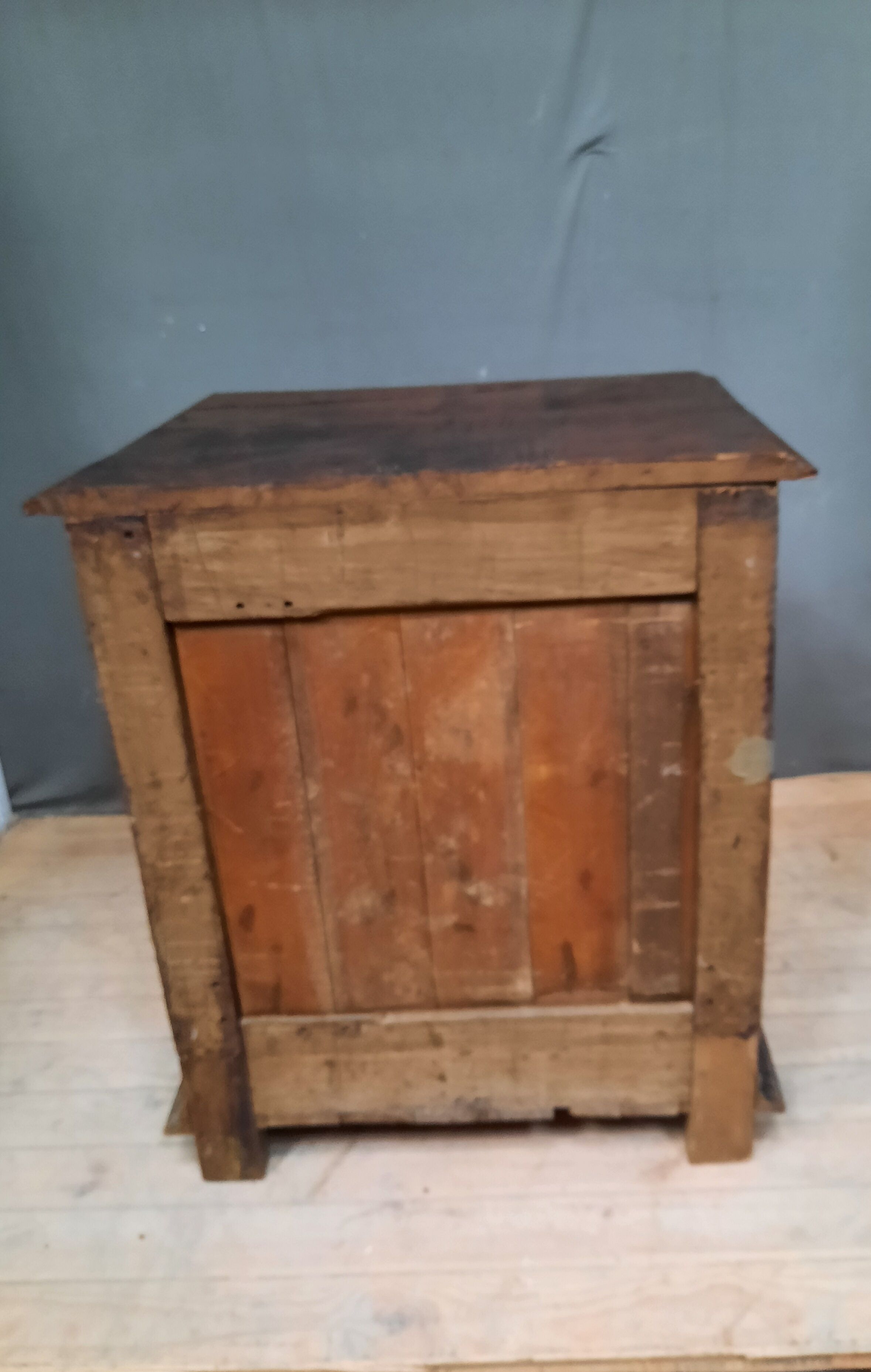 Louis XIII buffet at one door