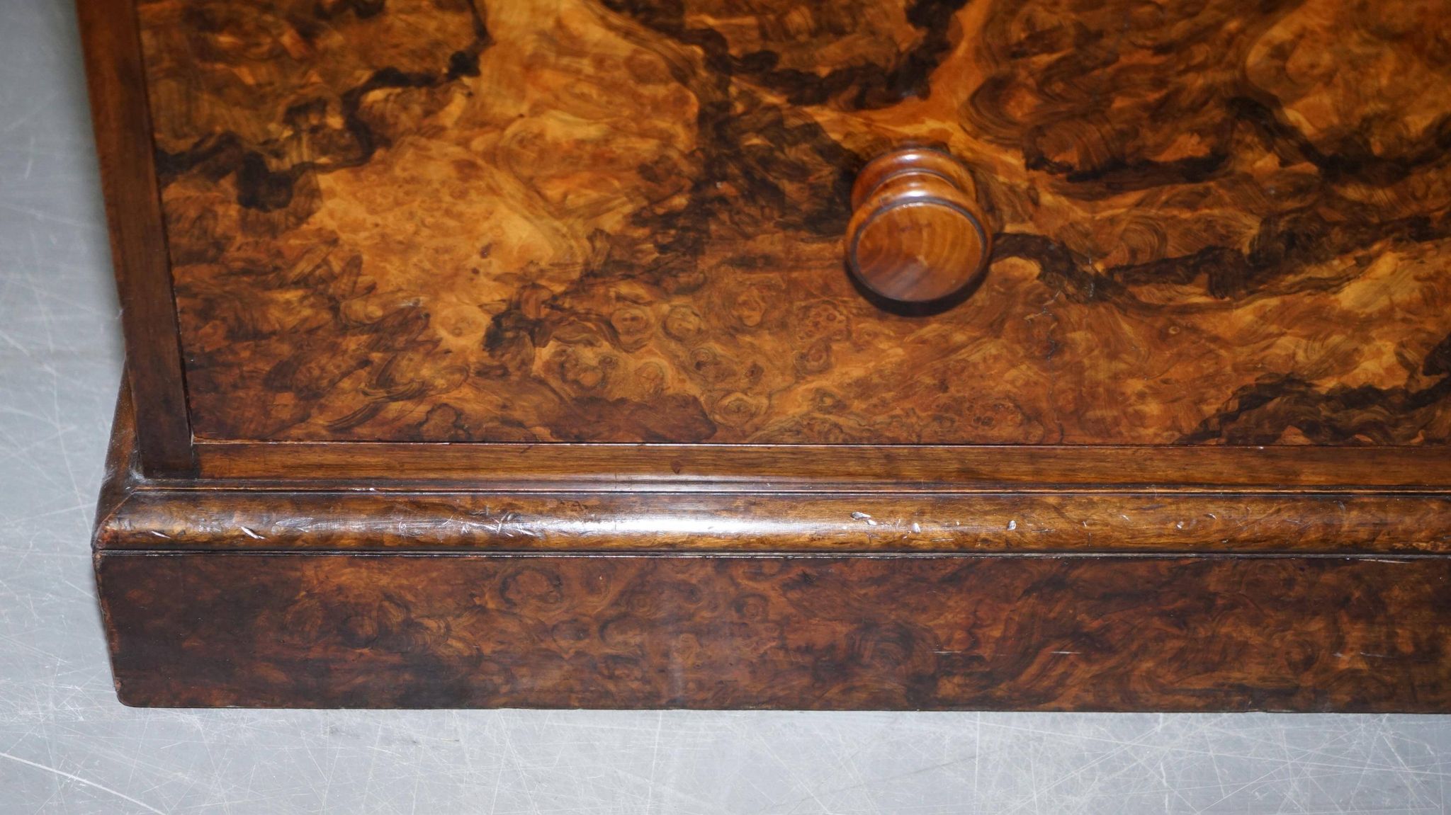 Commode militaire Howard & Son 1881 par Sir C Pigott