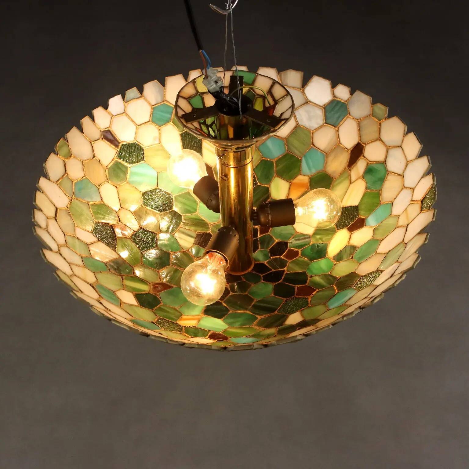 Lustre ancien style Tiffany en laiton et verre, Italie, XXe siècle