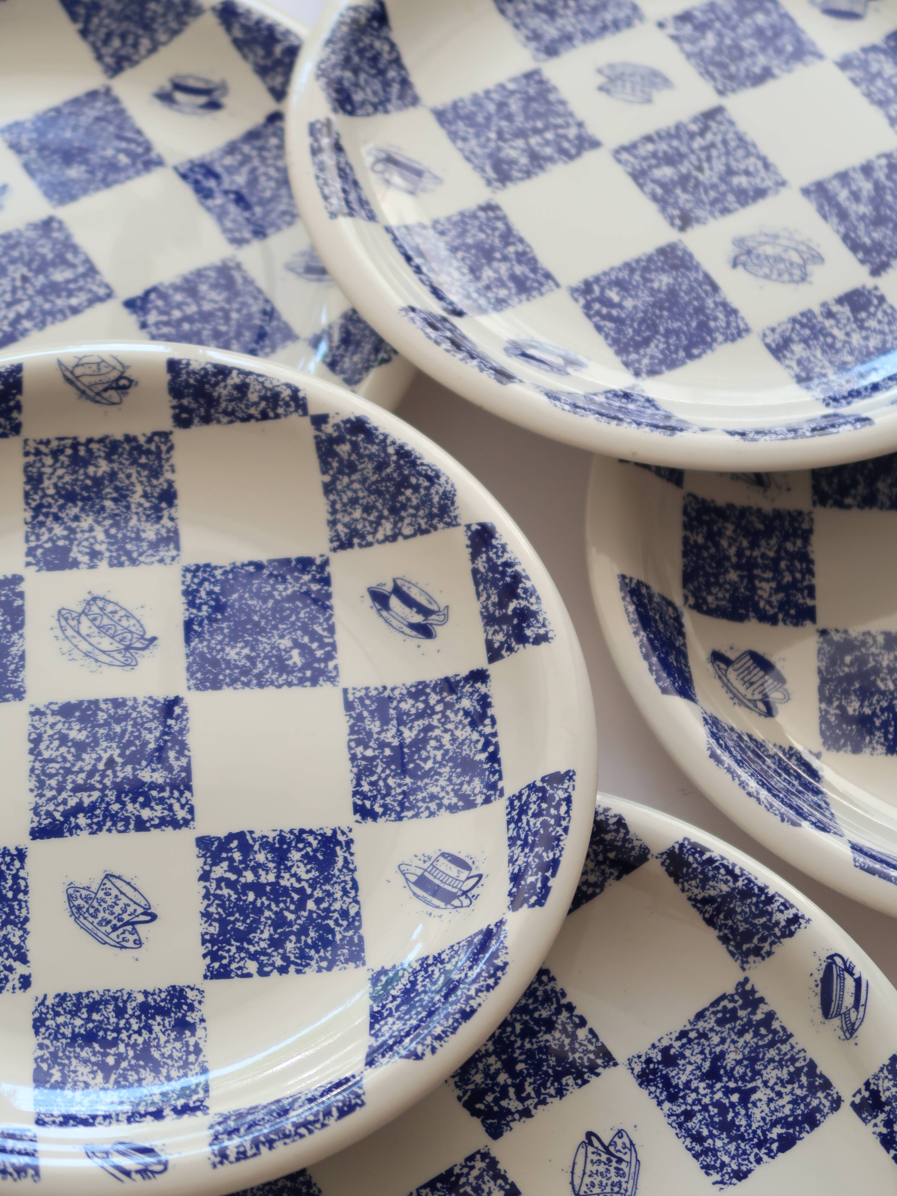 Set of 6 vintage blue and white checkered plates