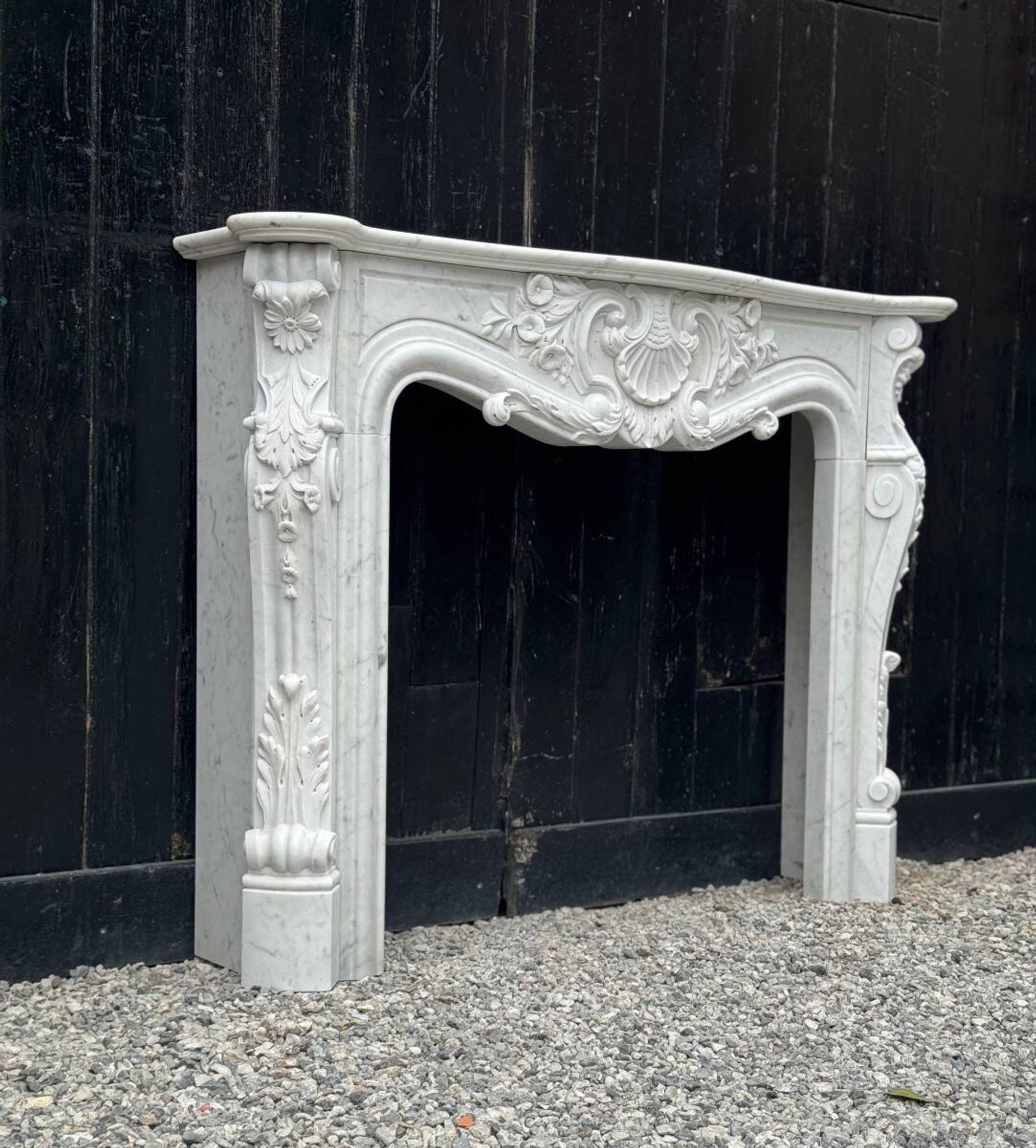 Cheminée de style Louis XV en marbre de Carrare vers 1980