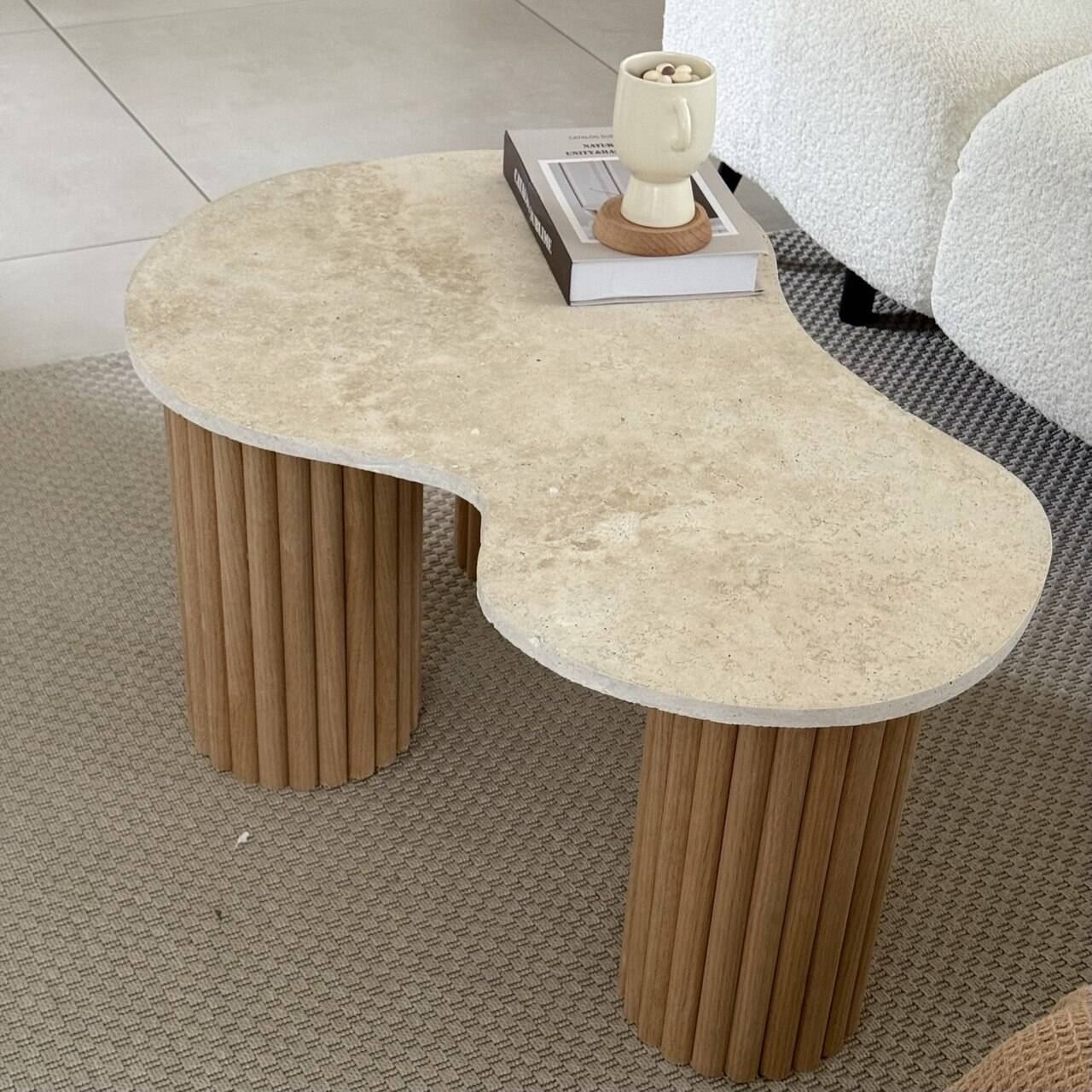 "Pear" coffee table in travertine and fluted wood | raw oak | 3 legs