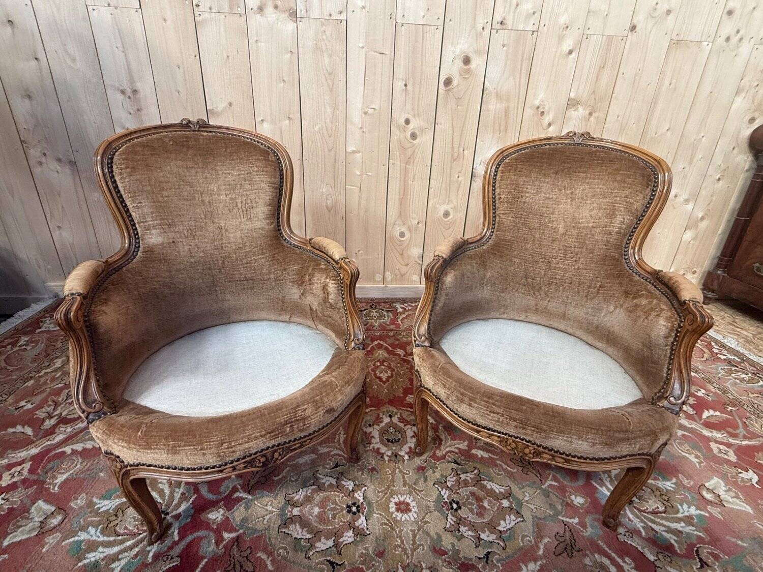 Paire de bergères style Louis XV en velours marron
