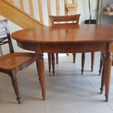 Table à manger ovale et 4 chaises