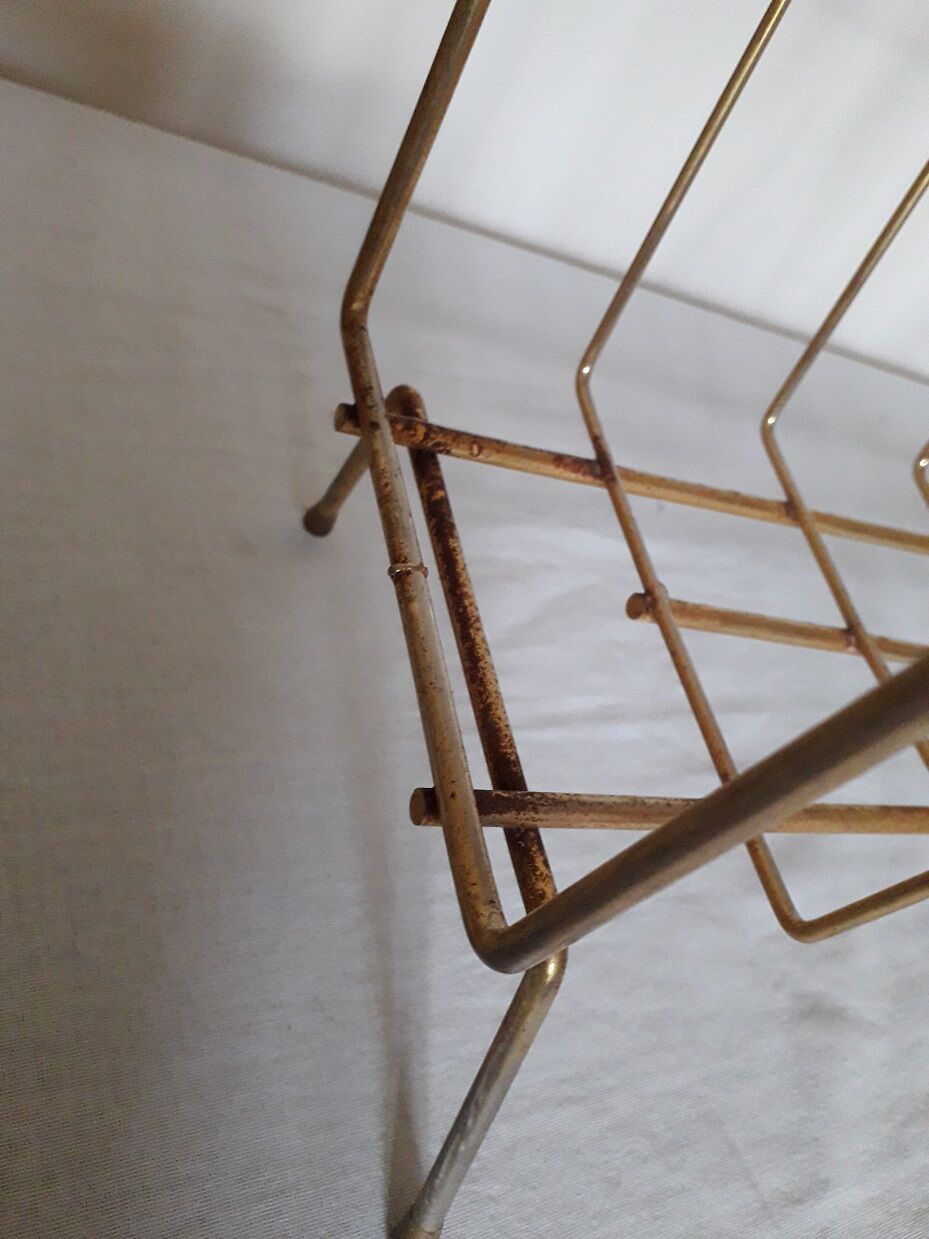 Magazine rack 60