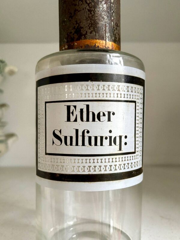 Flacon d'apothicaire ether sulfuriq: en verre transparent et métal