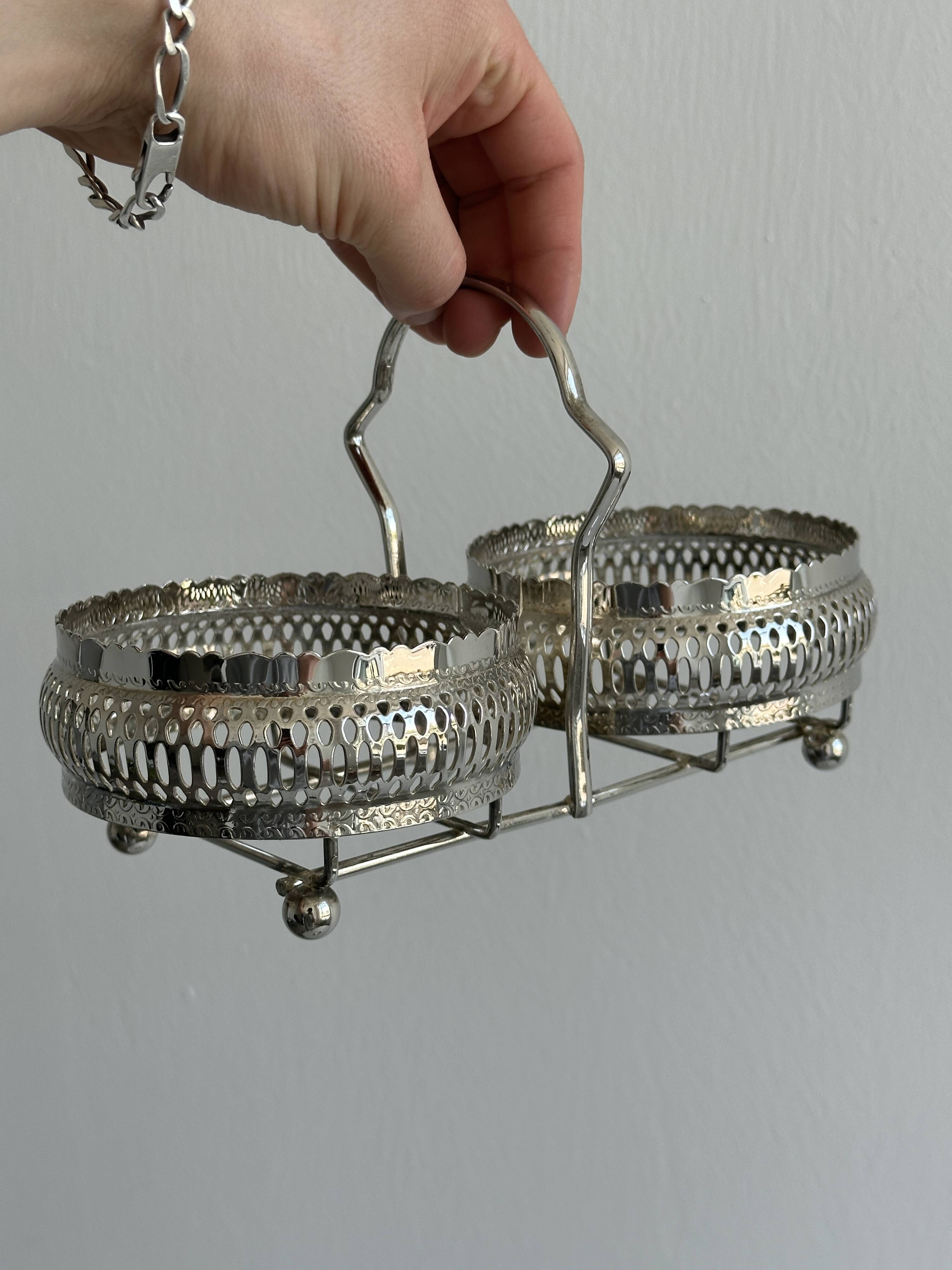 Saucières, serviteur en métal argenté et verre ciselé