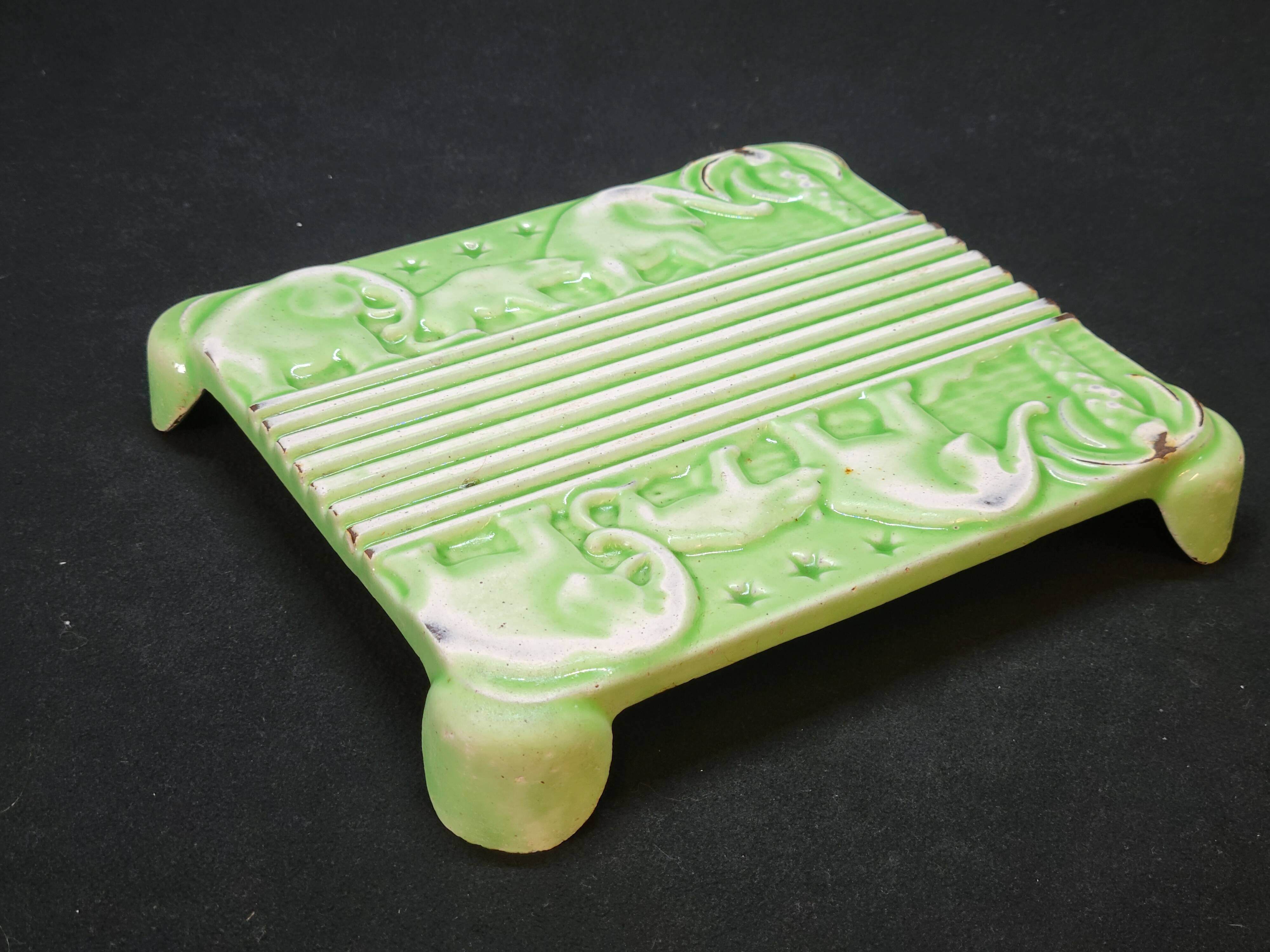 Art Nouveau trivet foundry Deville in enamelled cast iron Elephants model