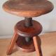 Tabouret tripode à vis