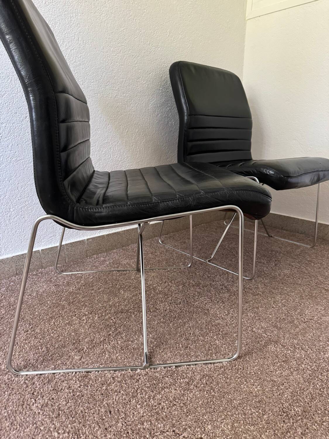 Black leather armchairs, Italian design, 70s (X2)