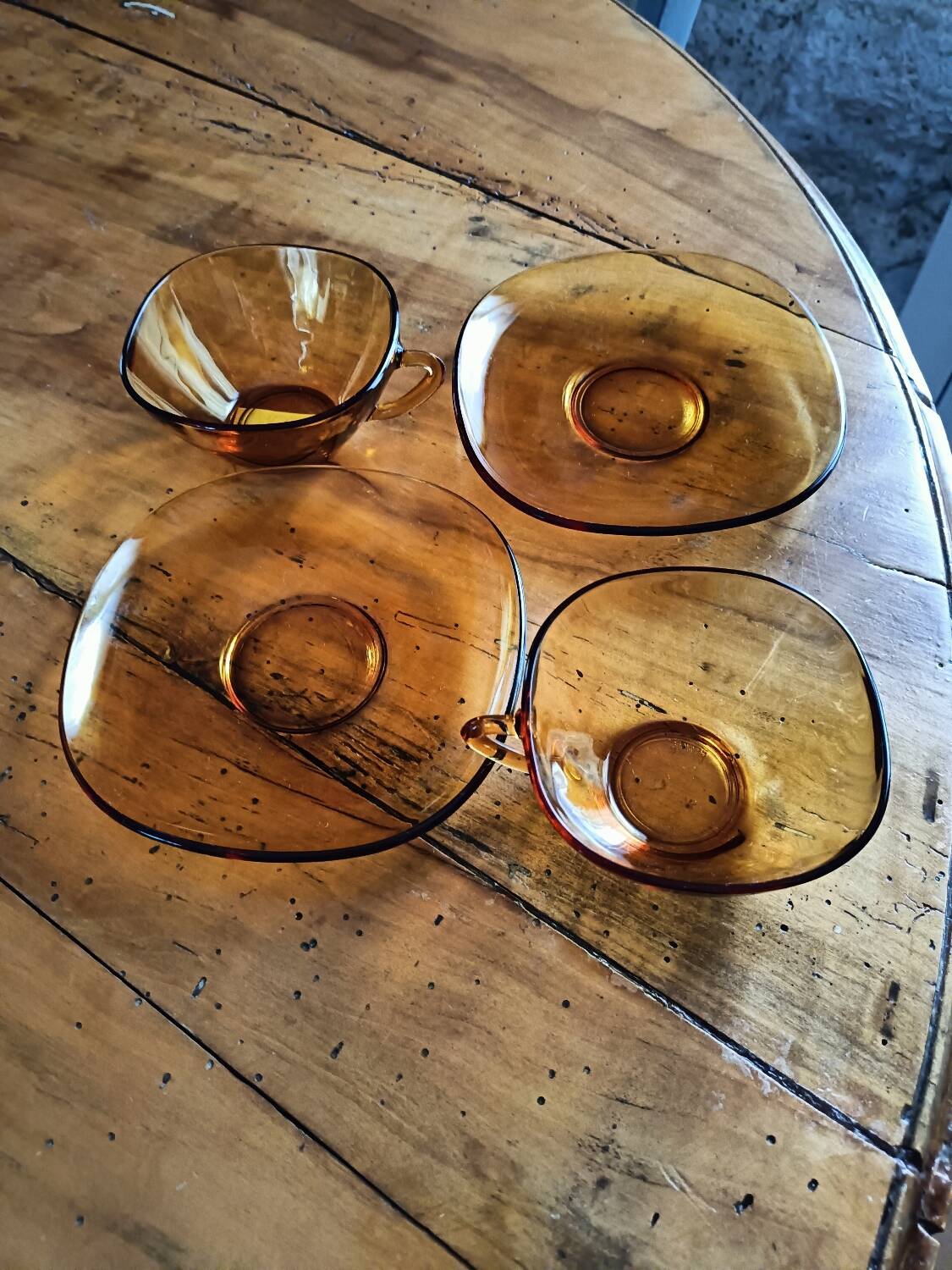 2 coffee cups and saucers Vereco