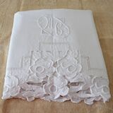 drap lin ancien broderie richelieu et monogramme
