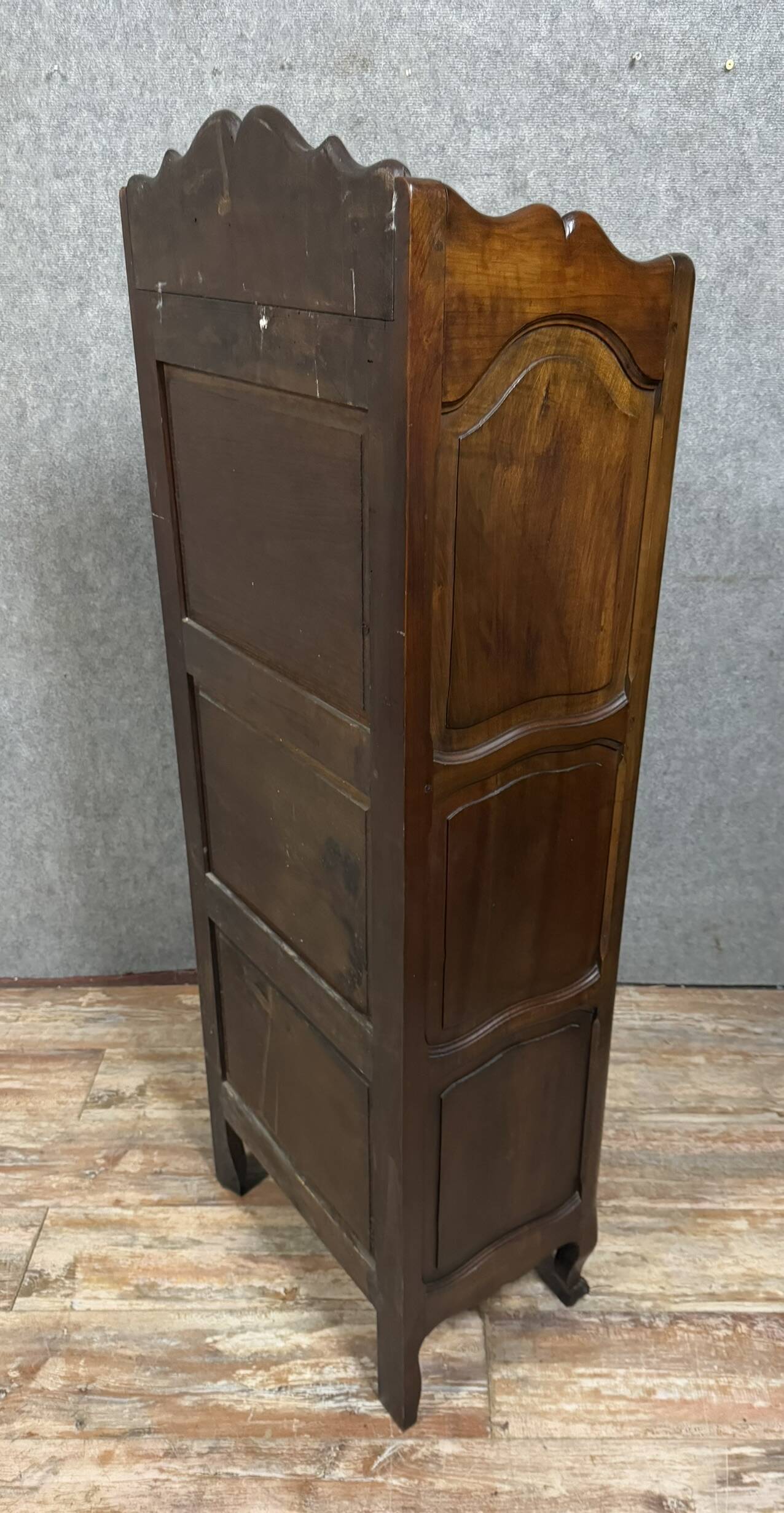 Louis XV style Provencal bonnetière in solid oak circa 1900