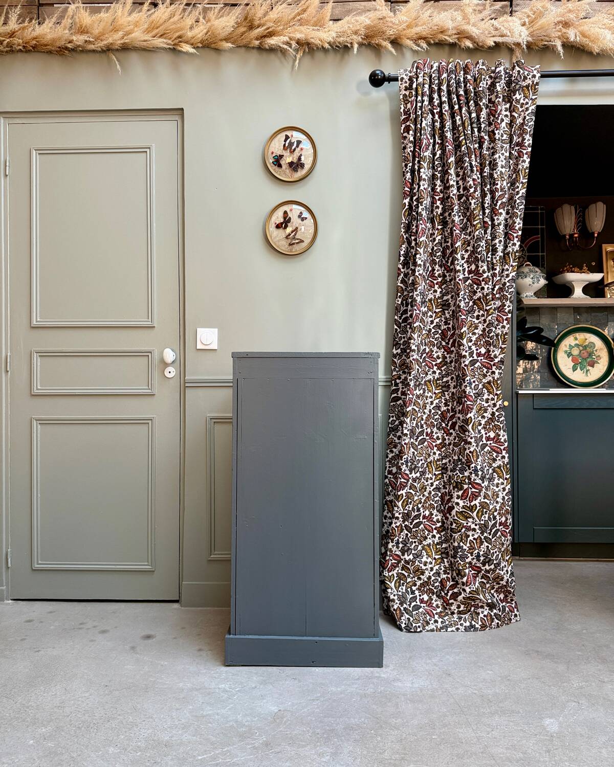 Trade furniture, vinyl furniture (renovated)