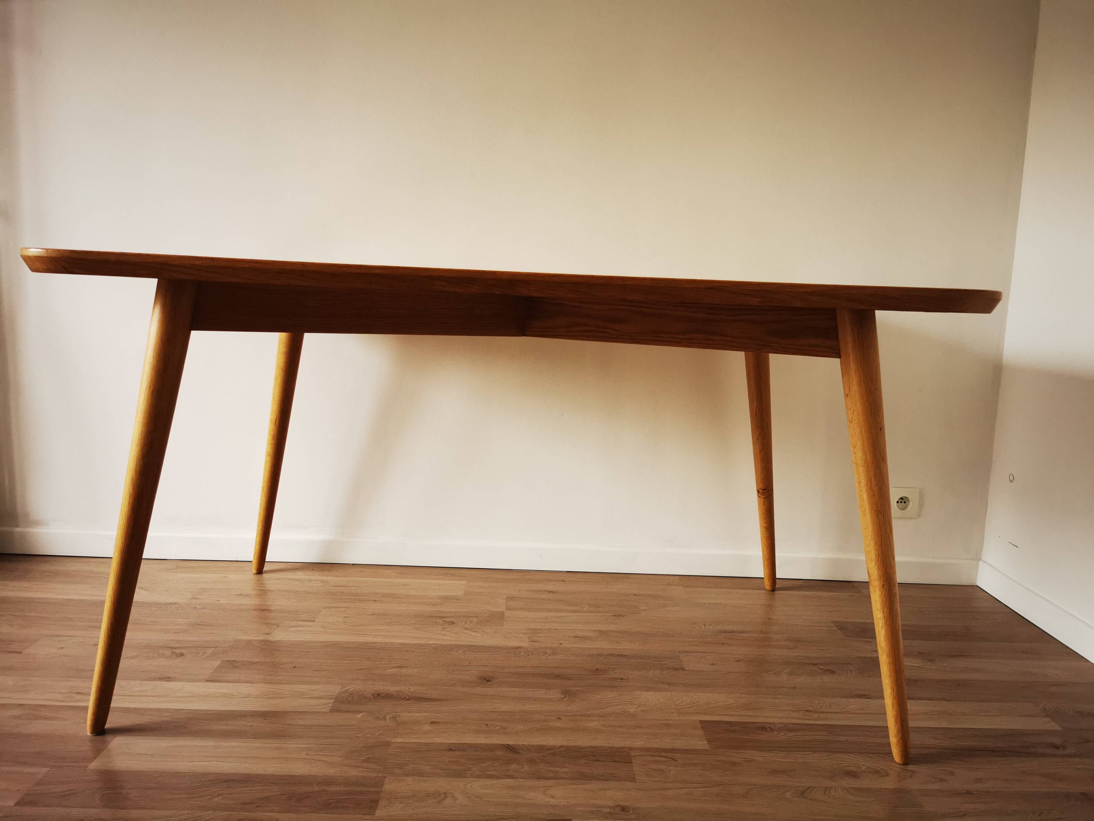 Numbered solid oak table designer