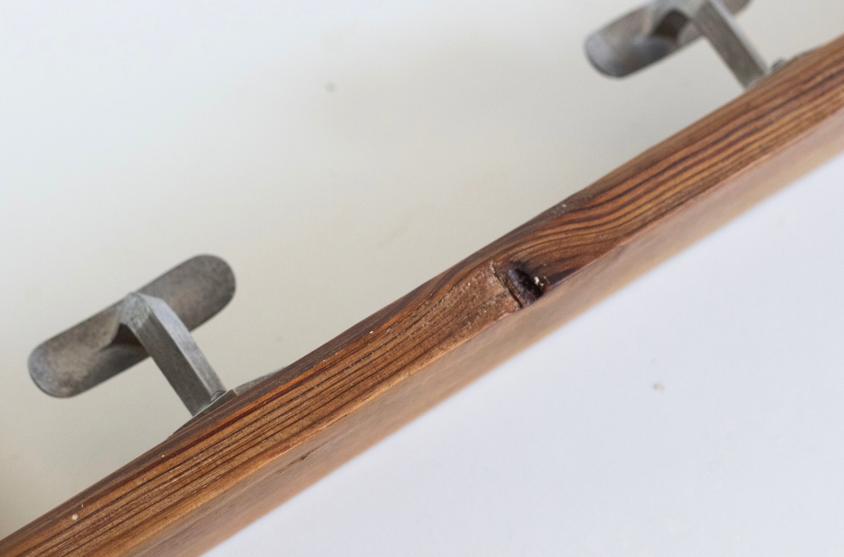 Wall coat rack in wood and metal