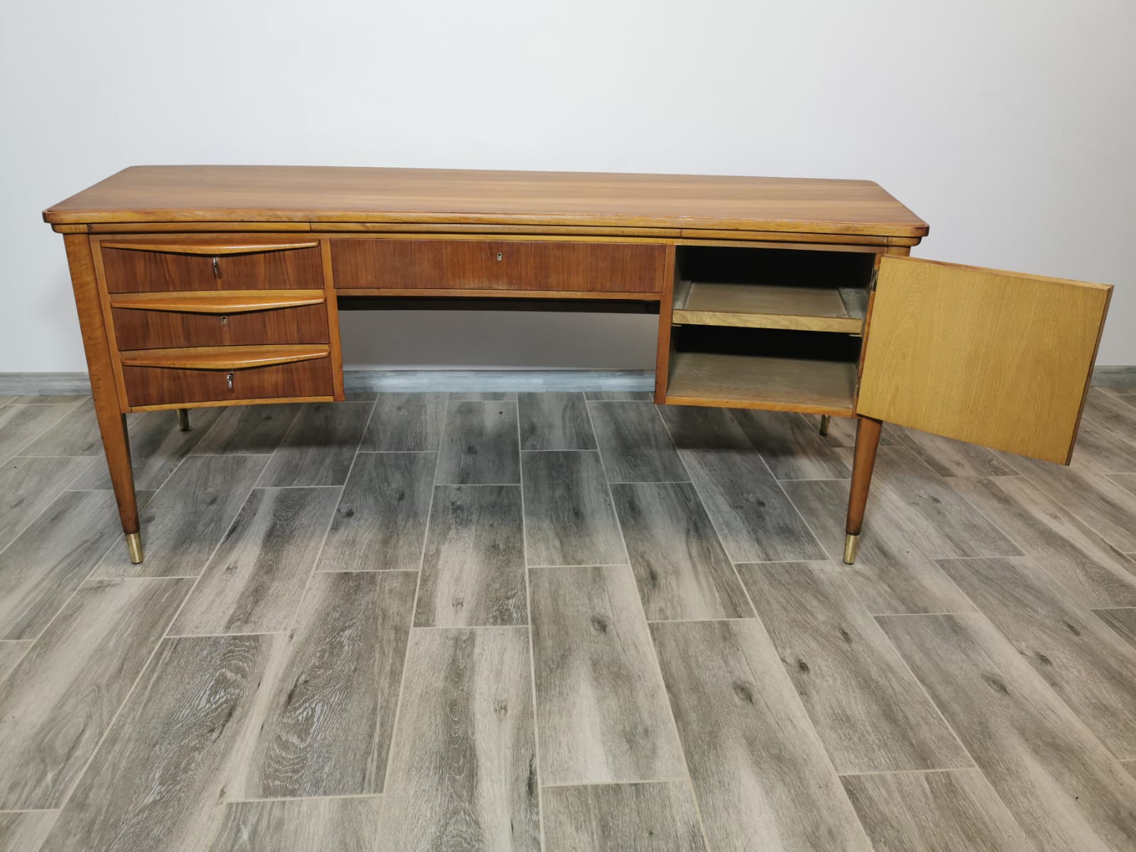 Bureau du milieu du siècle