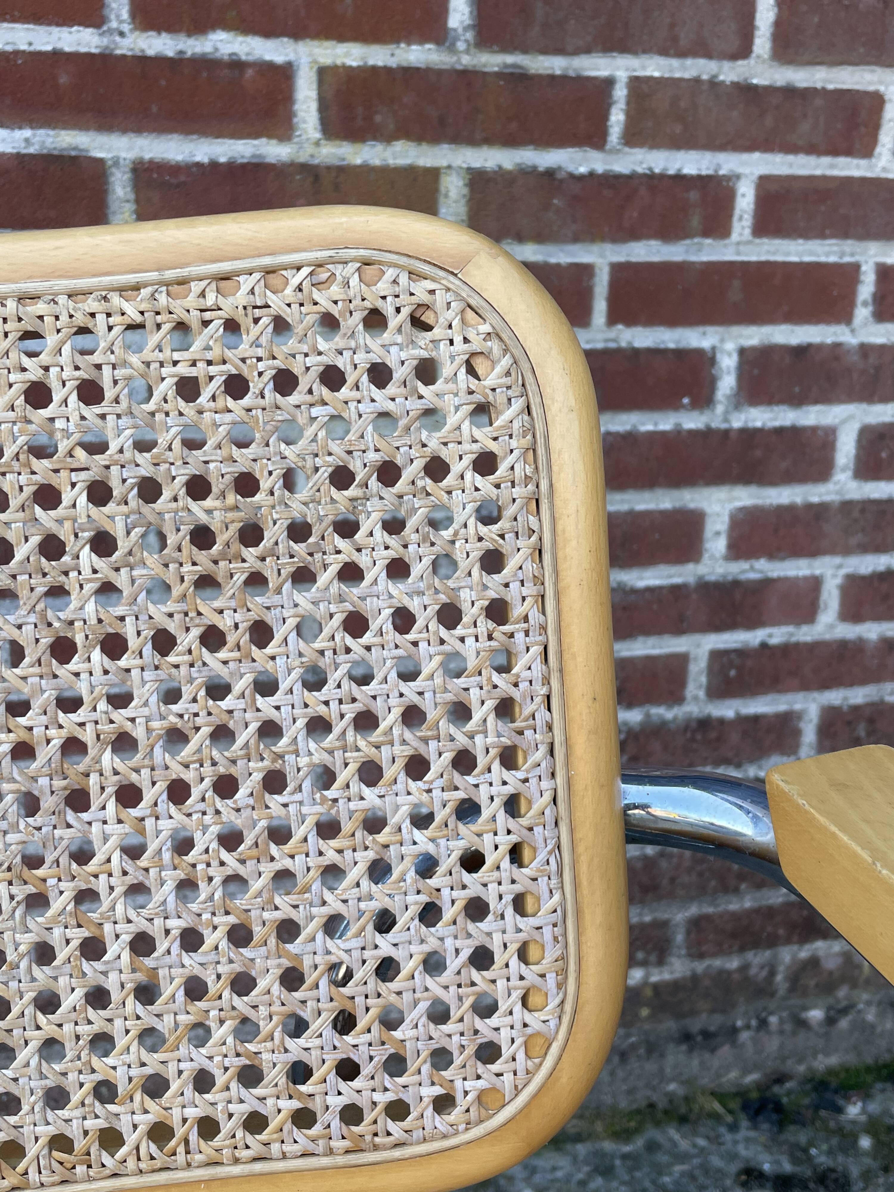 Cesca chair B64 with armrests by Marcel Breuer Design