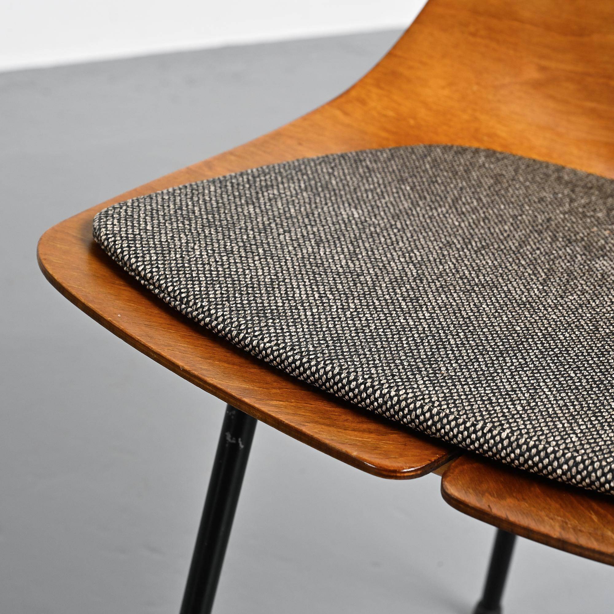Chaise Tonneau par Pierre Guariche, Steiner, 1953
