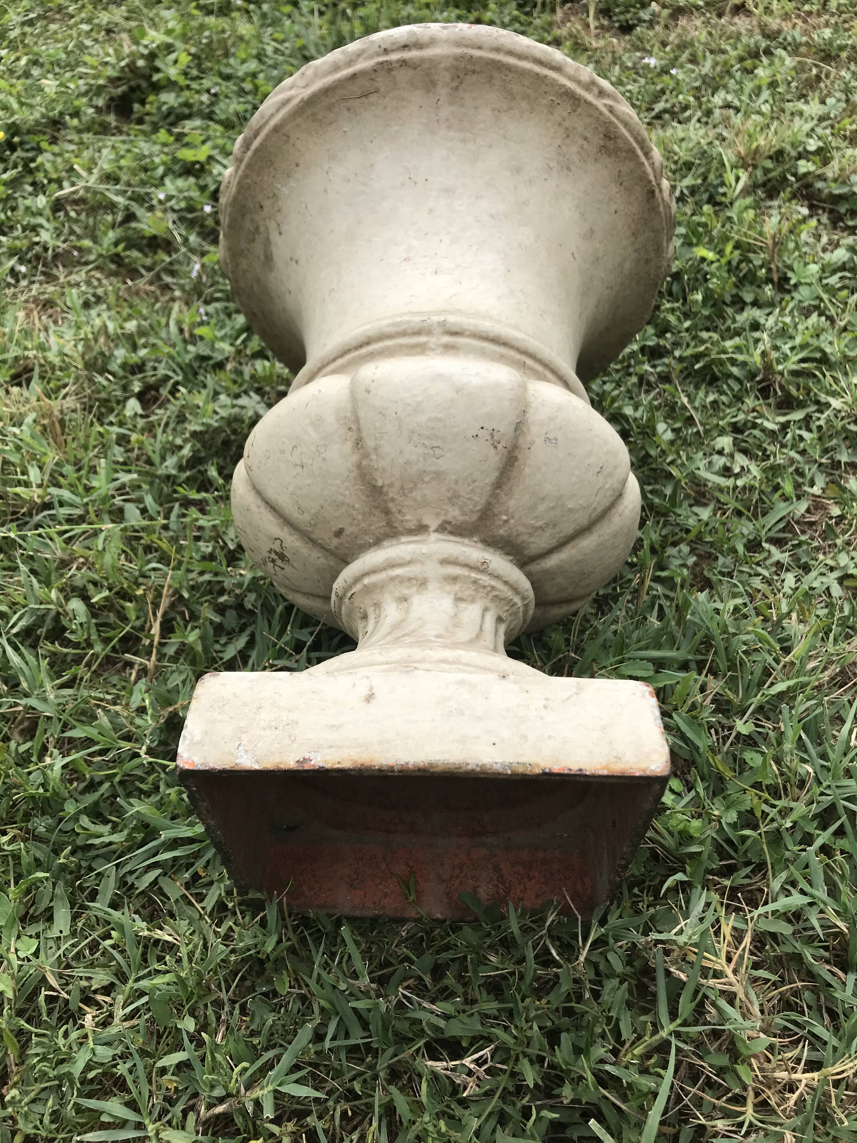 Old Médicis vase