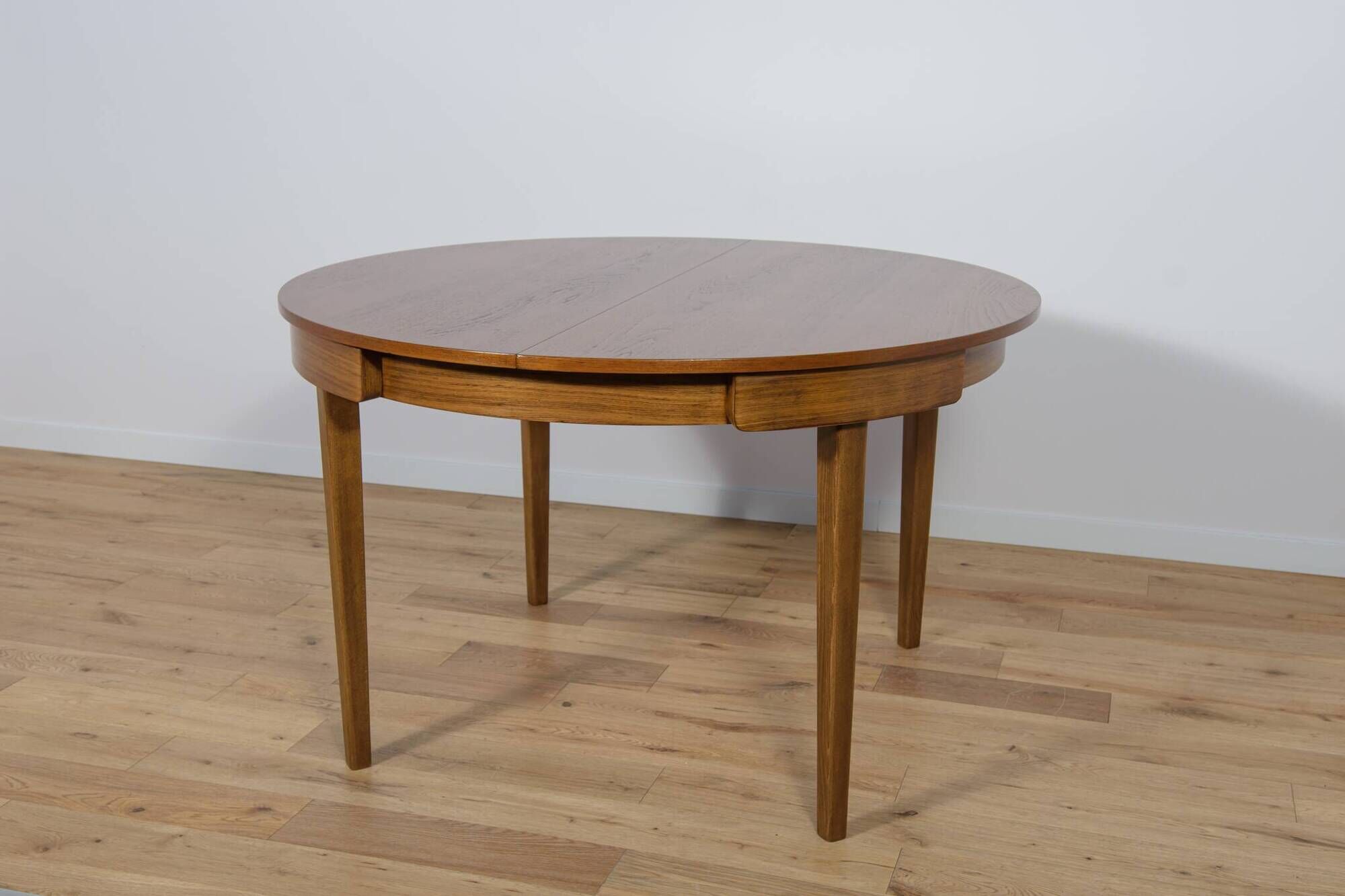 Mid-Century Round Extendable Dining Table and Chairs from McIntosh, 1960s, Set of 5