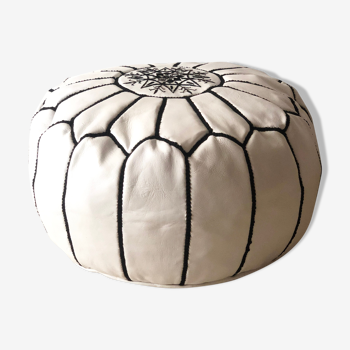 Moroccan pouf in white leather