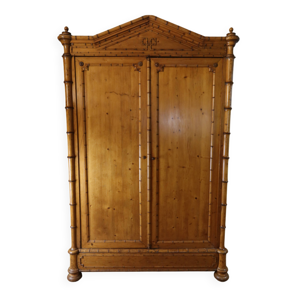 armoire en pitchpin