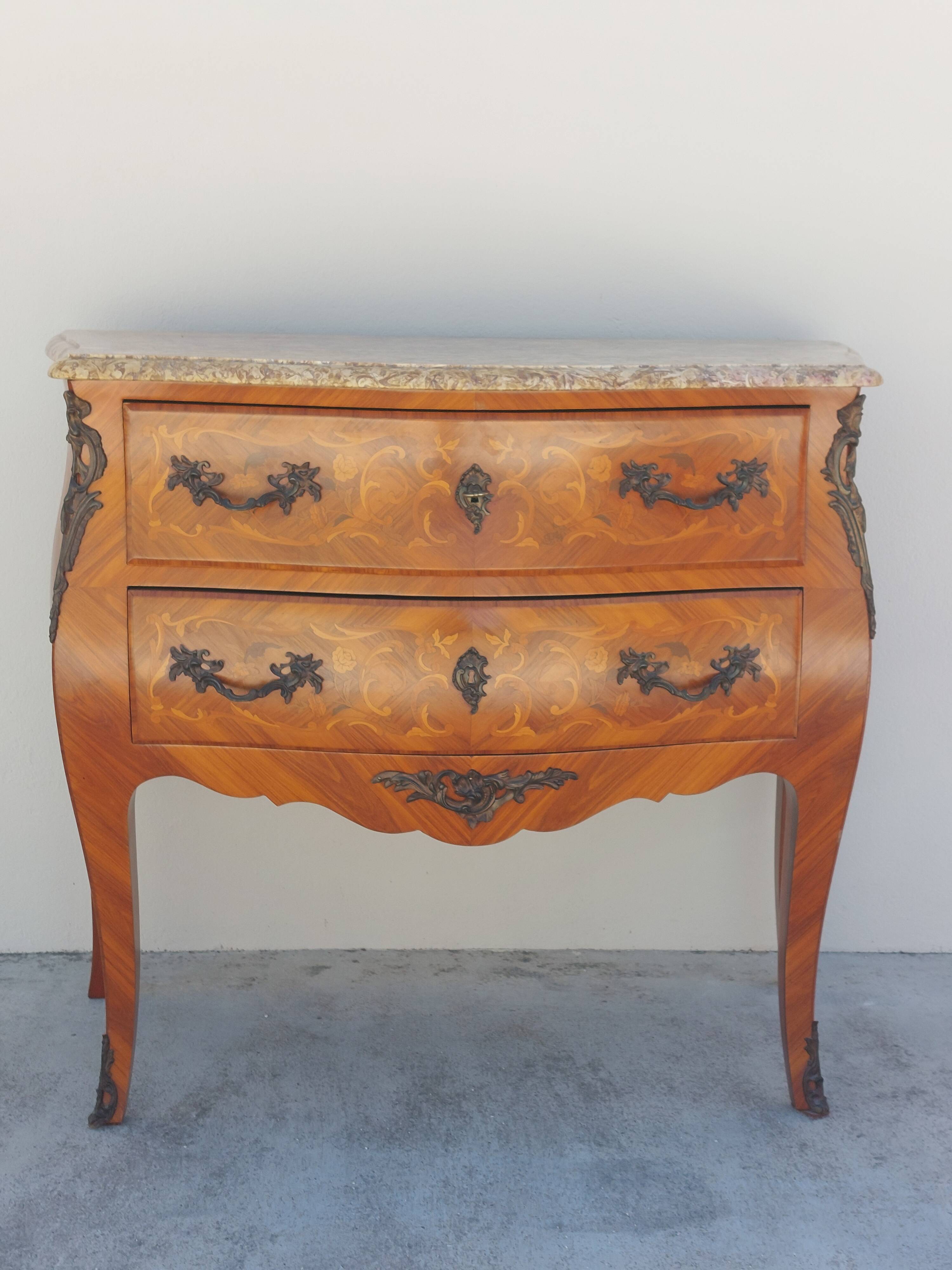 Louis XV chest of drawers in rosewood marquetry