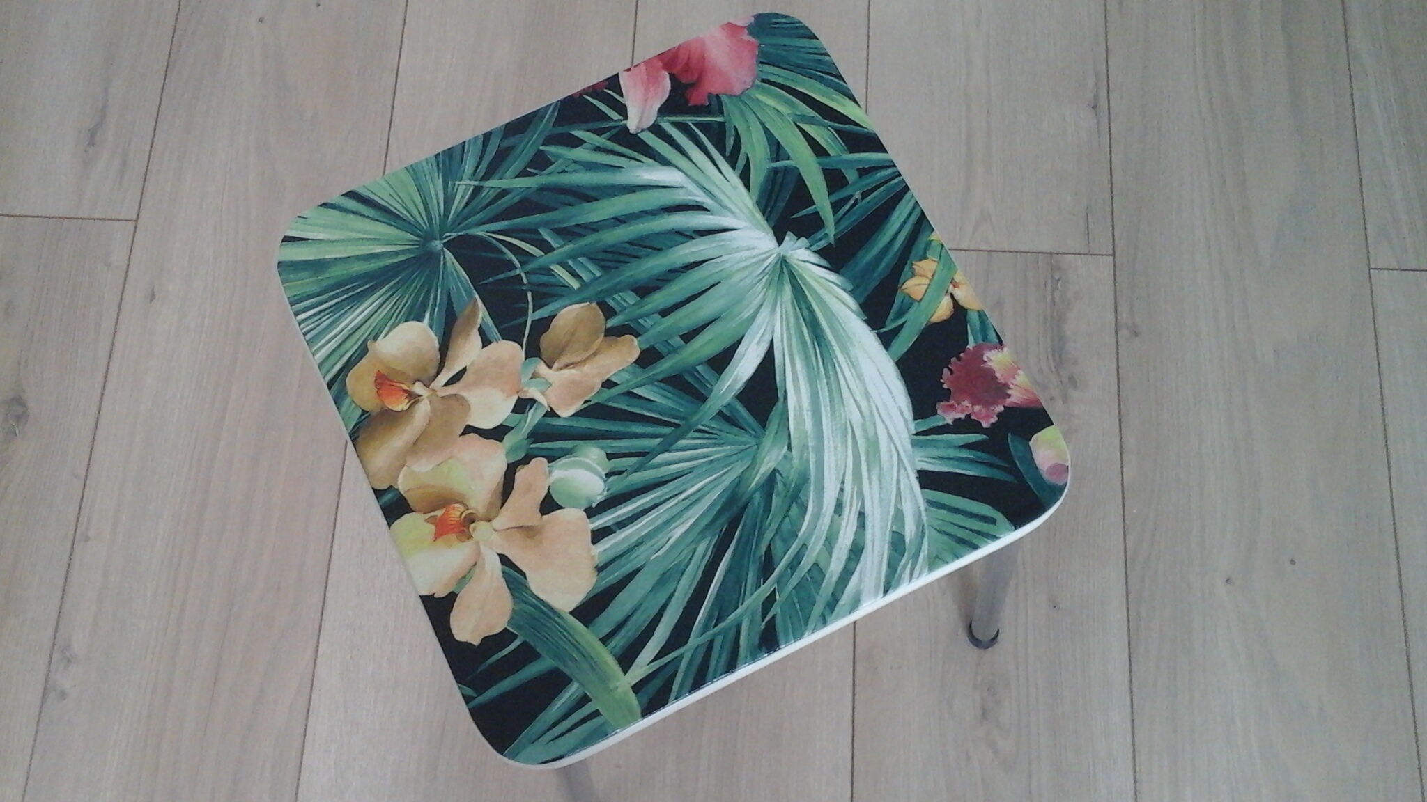 Lot of five stools dress