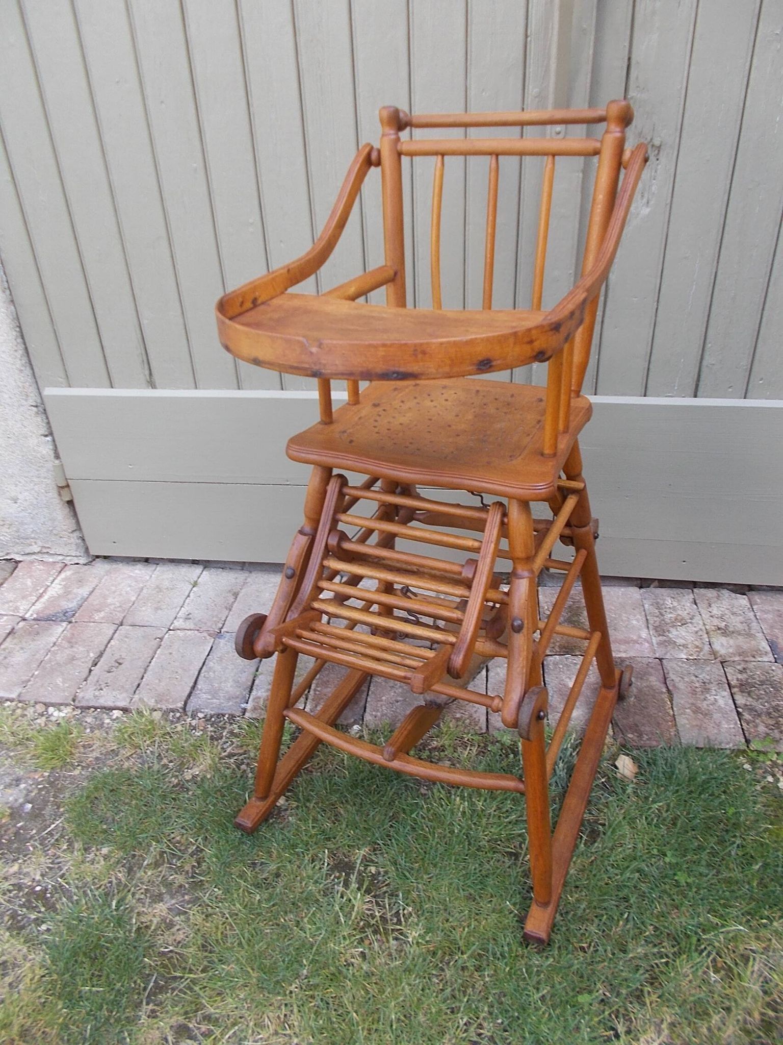 Ancienne chaise haute pour enfant Luterma