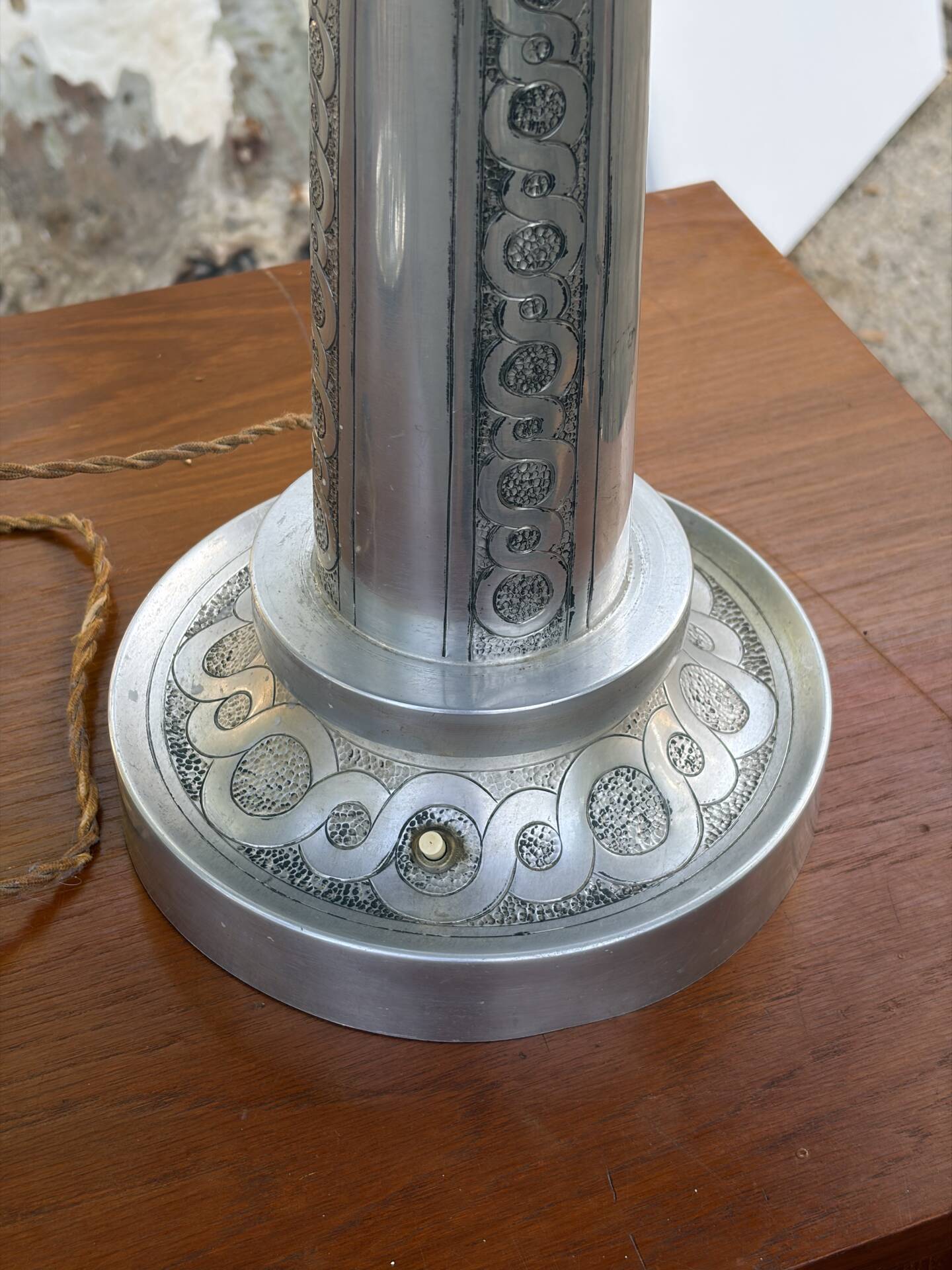 Monumental Art Deco table lamp in relief, France, circa 1920.