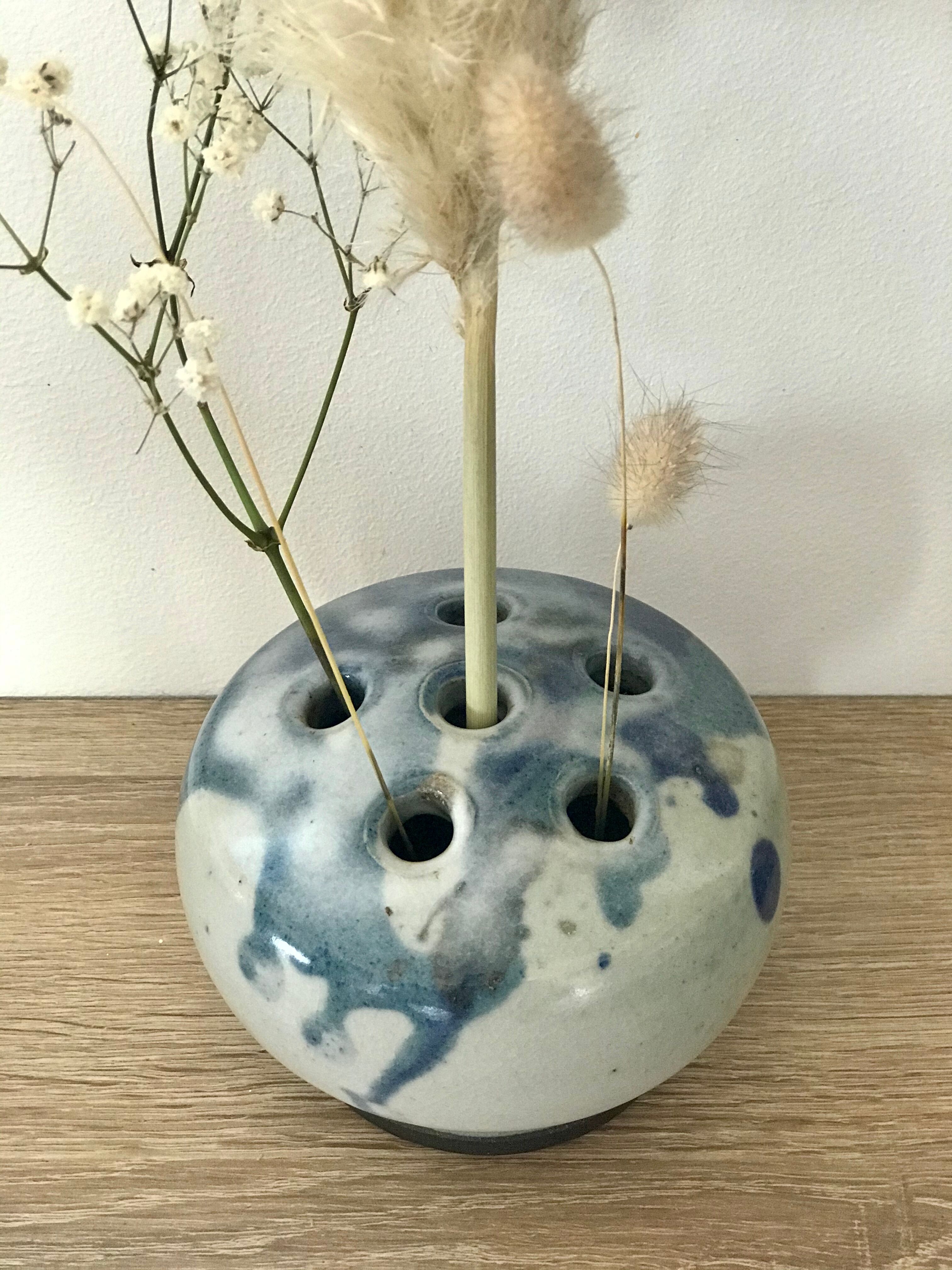 Sandstone flowers stand