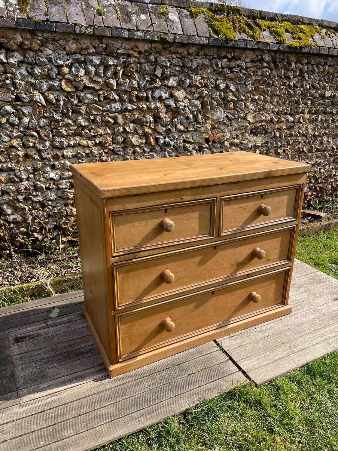Commode ancienne en bois clair