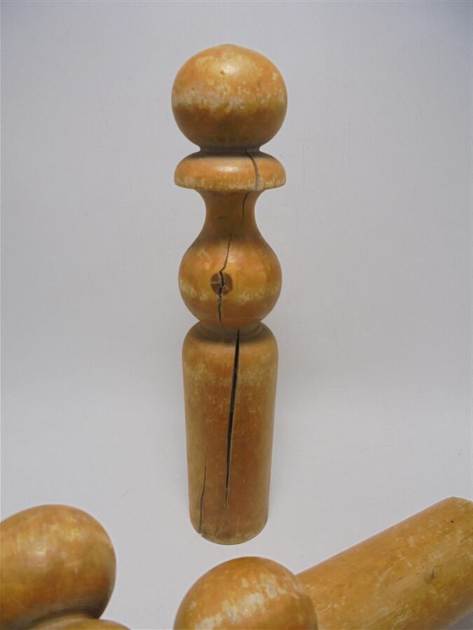 Série de 5 quilles en bois