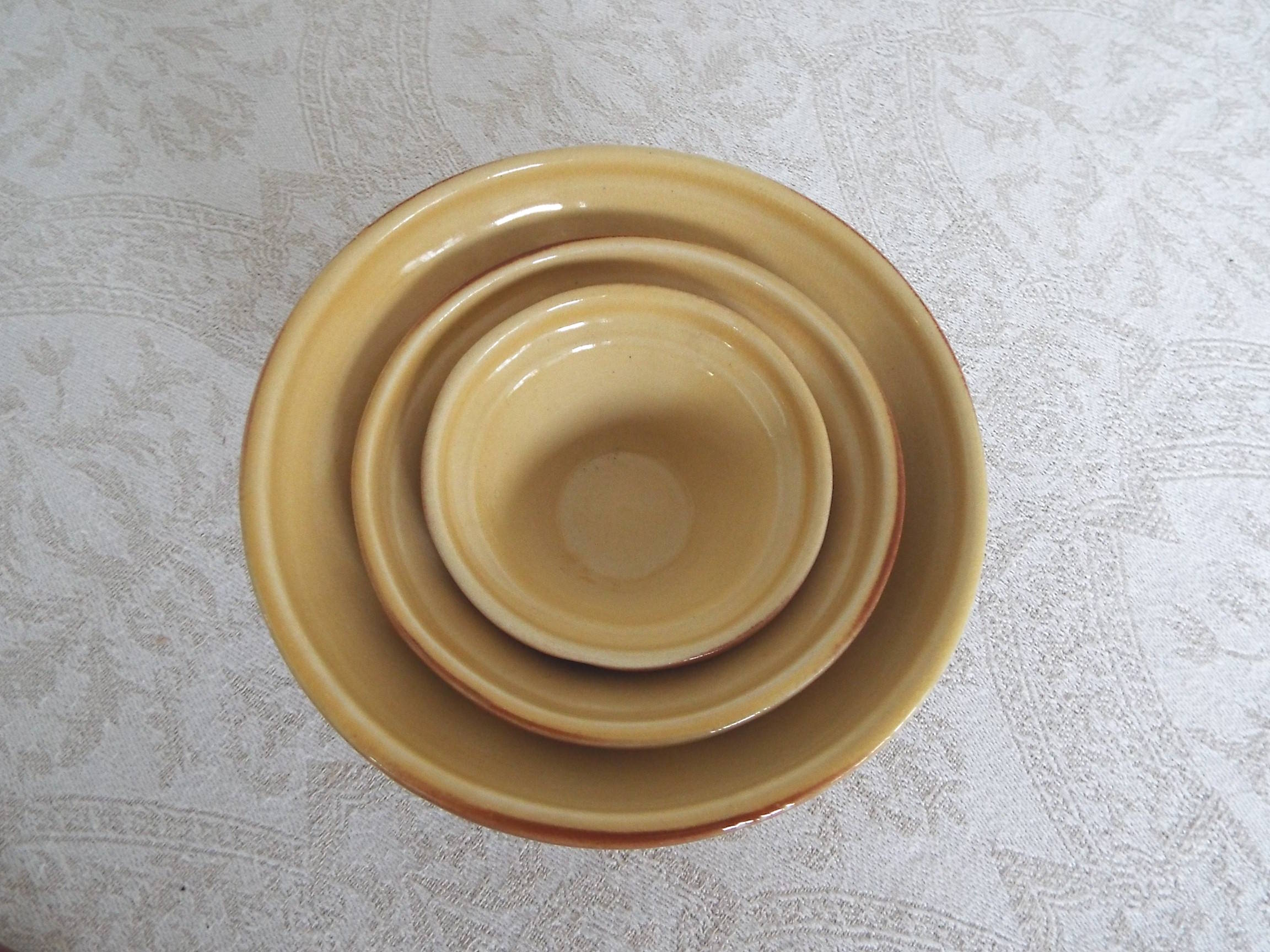 3 ceramic nesting pots