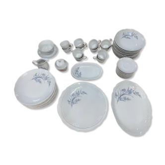 Tableware service of 45 vintage pieces