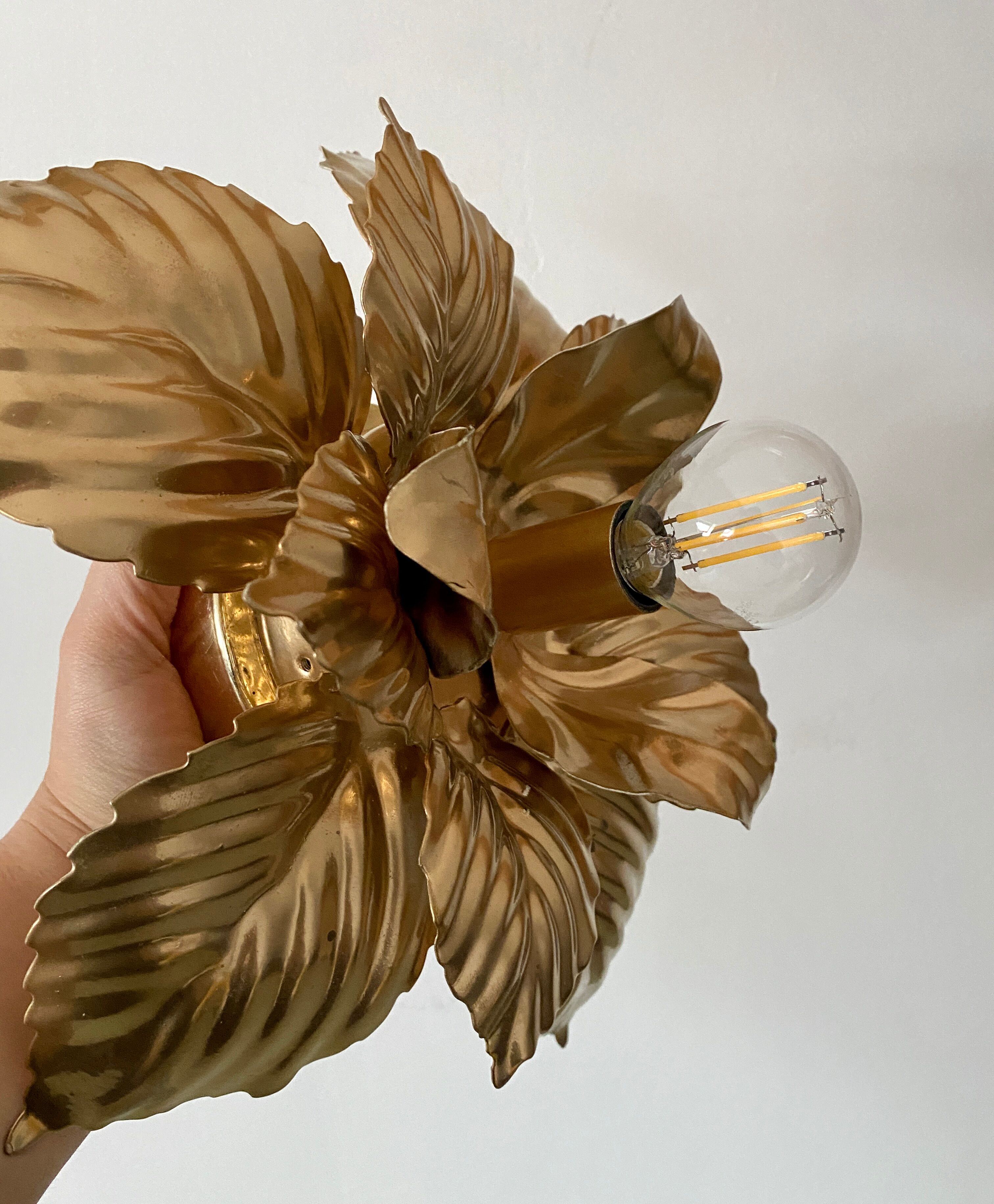 Vintage wall lamp golden leaves